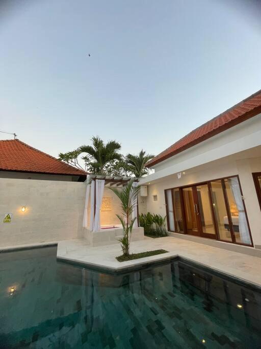 Villa Akmali Umalas 2Br With Private Pool & Jacuzzi Canggu  Exterior photo