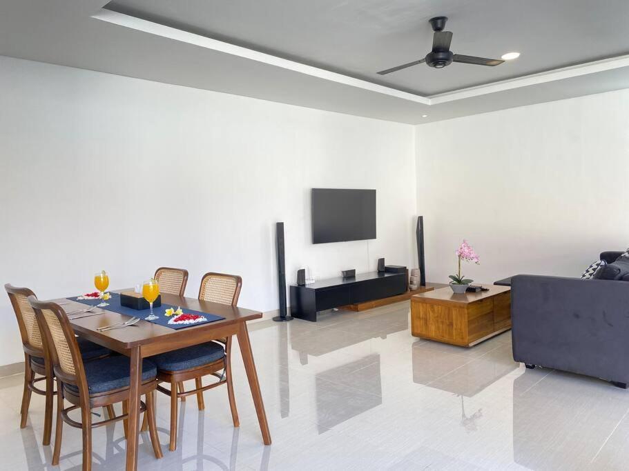 Villa Akmali Umalas 2Br With Private Pool & Jacuzzi Canggu  Exterior photo