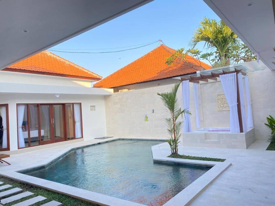 Villa Akmali Umalas 2Br With Private Pool & Jacuzzi Canggu  Exterior photo