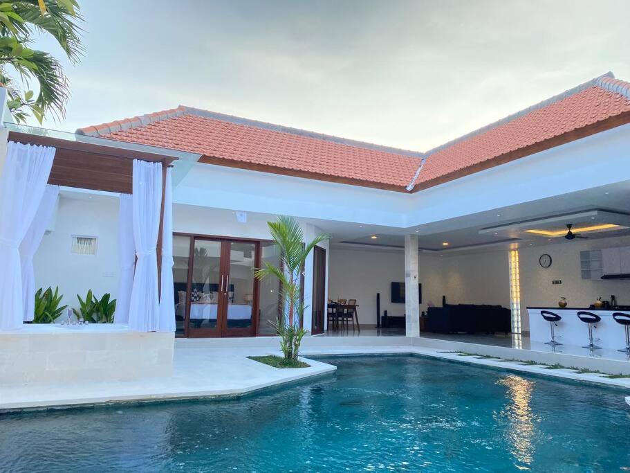 Villa Akmali Umalas 2Br With Private Pool & Jacuzzi Canggu  Exterior photo